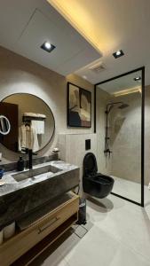 Et badeværelse på أجنحة أفق الفندقيه-Al Afaq Suites