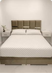 Ένα ή περισσότερα κρεβάτια σε δωμάτιο στο Dreamy ocean getaway! Renovated bungalow