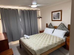 En eller flere senge i et værelse på Anchor Down Holiday Apartments + 28 billeder