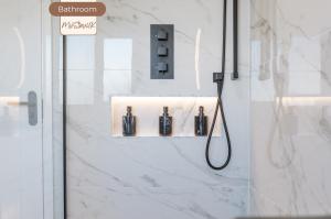 Koupelna v ubytování 3BR House By MyStayUK Short Lets & Serviced Accommodation Manchester With Free Wifi & Free Parking