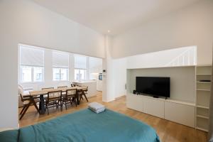a room with a bed and a dining room with a television at Toison d'Or House 4 in Brussels