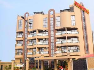 Tòa nhà nơi khách sạn tọa lạc