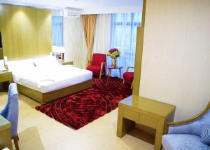 Giường trong phòng chung tại Edmond hôtel