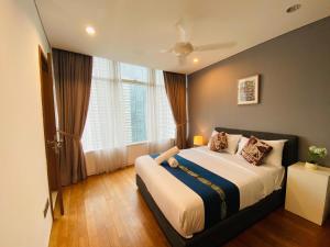 En eller flere senge i et værelse på Vortex suites klcc by Kualalampur vibes