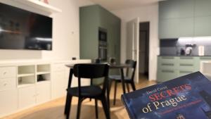 een boek dat op een stoel in een keuken ligt bij NEW STYLISH APARTMENT Varta Alpha 2025 & Parking in Praag
