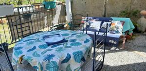 Ban công/sân hiên tại Chambre d'hôtes Le Devezou 12400 Saint Affrique