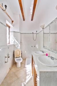 Et badeværelse på Villagio Coconut Beachstays