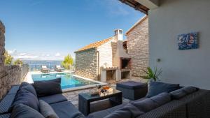 Swimmingpoolen hos eller tæt på Villa Stavros by Villas Guide