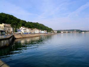 a view of a river with houses and buildings at 1 Bed in Bishopston oc-hh648 in Bishopston +4 photos