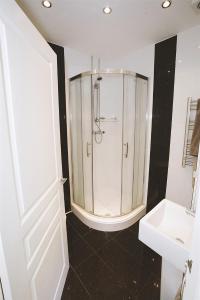 a bathroom with a shower and a toilet and a sink at 4 Bed in Gower oc-hh672 in Port-Eynon +33 photos