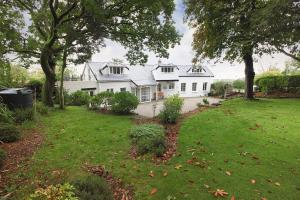 a large white house with a yard and trees at 4 Bed in Penmaen oc-hh86 in Nicholaston