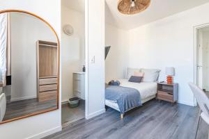 Giường trong phòng chung tại Le Sarrail - Hypercentre et 12 Couchages