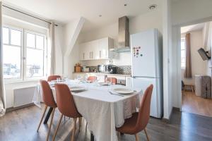 Nhà bếp/bếp nhỏ tại Le Sarrail - Hypercentre et 12 Couchages