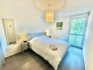 En eller flere senge i et værelse på T2 Paisible et Confort - Colomiers Centre