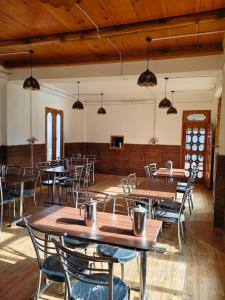 an empty dining room with tables and chairs at Rana Ridges in Banjār