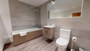 Et badeværelse på K Suites - Bridge Apartments 9 + 5 billeder