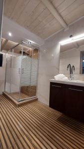 Et badeværelse på Serenity house Spiatza + 36 billeder