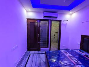a room with a bed and a blue ceiling at Homestay Mohali in Chandigarh Airport