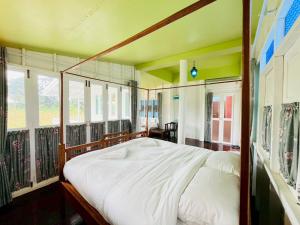 Giường trong phòng chung tại Today Sunset ที่พักวังน้ำเขียว