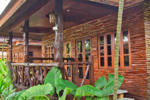 En balkon eller terrasse på Lanta White Rock Resort