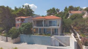 Bygningen som villaen ligger i