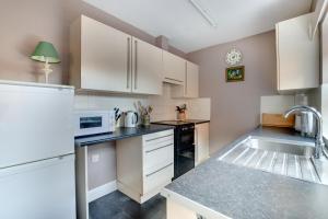 Køkken eller tekøkken på 2 Bed in Saxmundham oc-15far + 4 billeder