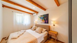 En eller flere senge i et værelse på Villa Bradat by Villas Guide + 36 billeder