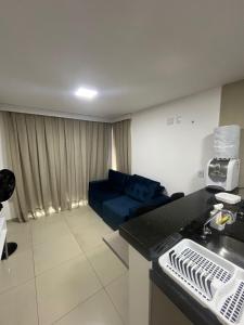 a living room with a blue couch in a room at Seller Residence Centro in Sobral