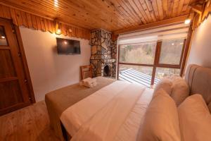 En eller flere senge i et værelse på Abant Zümrüt Dağ Evi