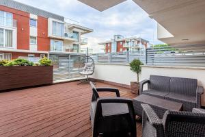 En balkon eller terrasse på Apartamenty Baltic Horst Basen & Restauracja