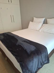 เตียงในห้องที่ Number 8 +6 ภาพ