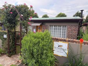 En have udenfor De Trout Huis Guesthouse