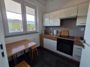 Kuchyň nebo kuchyňský kout v ubytování Jugata