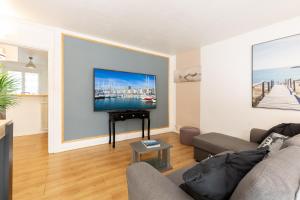 a living room with a couch and a flat screen tv at Sweet Evasion - Wifi - Host Provence in Toulon