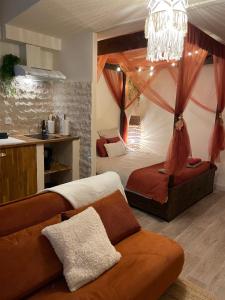 Kuchyň nebo kuchyňský kout v ubytování Appartement Nid Bohème - Romantique et Cosy