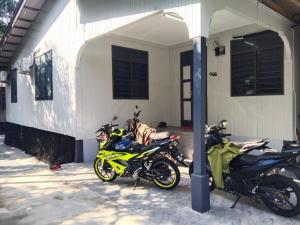 Billede fra billedgalleriet på Marang Private Pool Homestay - 3-Bedroom - Family & Group Stay i Marang + 8 billeder