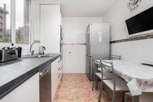 Kuchyň nebo kuchyňský kout v ubytování Chalet adosado Anayet