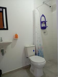 Et badeværelse på ApartaHotel HyL Simijaca