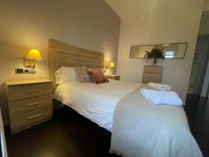 En eller flere senge i et værelse på Casa de las Flores