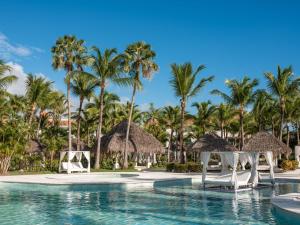 蓬塔卡纳Zel Punta Cana - All Suites的蓬塔卡纳度假酒店的游泳池