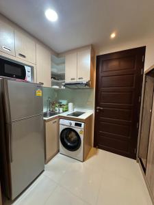 Kuchyň nebo kuchyňský kout v ubytování Cozy Condo with full kitchen Patong