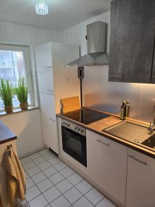 Køkken eller tekøkken på WohnTraum Kamelienweg, Sauna