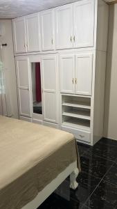 En eller flere senge i et værelse på Doreen Ranch