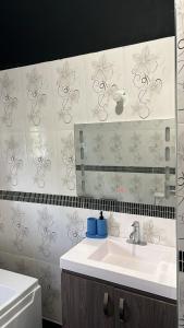 Et badeværelse på Doreen Ranch