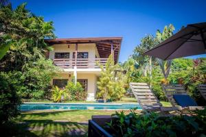 una casa con piscina e ombrellone di Tortuga HBH a Playa Hermosa Altre 27 foto