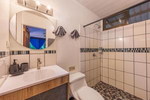 Ένα μπάνιο στο Las Caletas Lodge