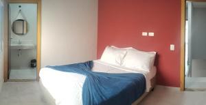 a bedroom with a bed with a blue blanket on it at Casa com 3 suítes em Juquehy in São Sebastião +12 photos