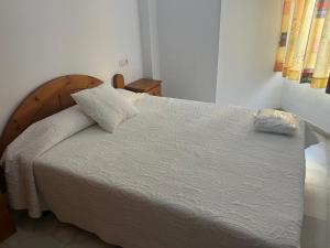 Postel nebo postele na pokoji v ubytování APCOSTAS - San Antonio + 68 fotografií