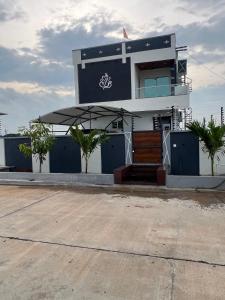 a building with an umbrella in front of it at Next Nest in Gannavaram