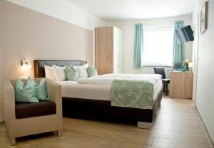 Ένα ή περισσότερα κρεβάτια σε δωμάτιο στο Hotel Claro Garni